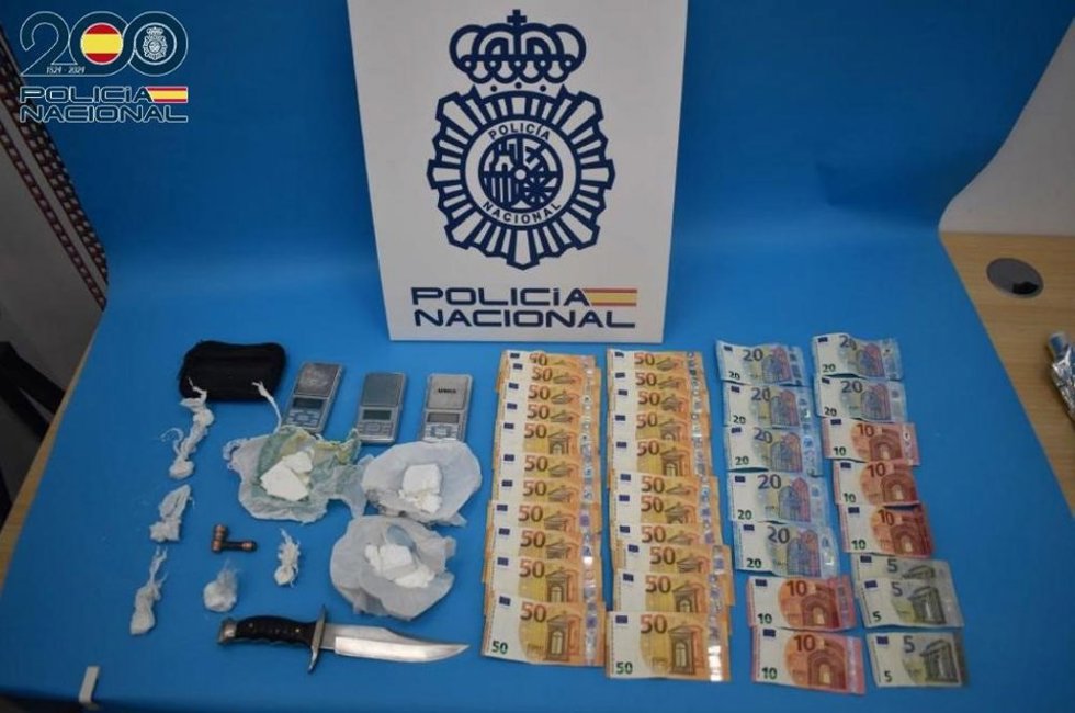 Objetos incautados en la operación.