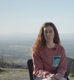 La parapentista Pilar Montero protagoniza el nuevo vídeo del 8M de la Diputación de Cáceres