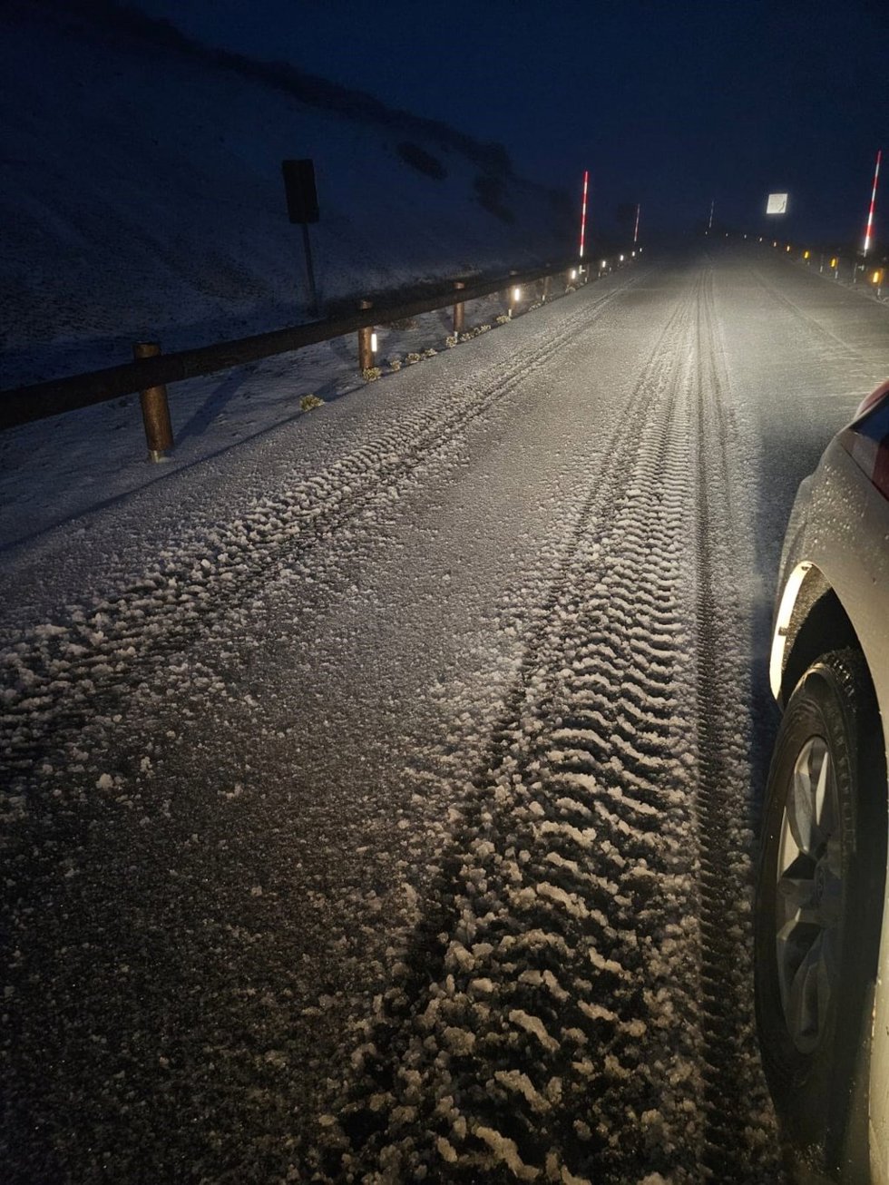 Placas de hielo en las carreteras del Parque Nacional del Teide