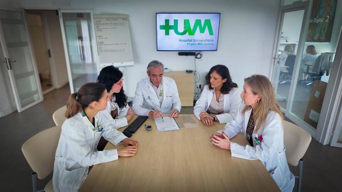 Docentes del curso de la Academia Europea de Dermatología sobre melanoma.