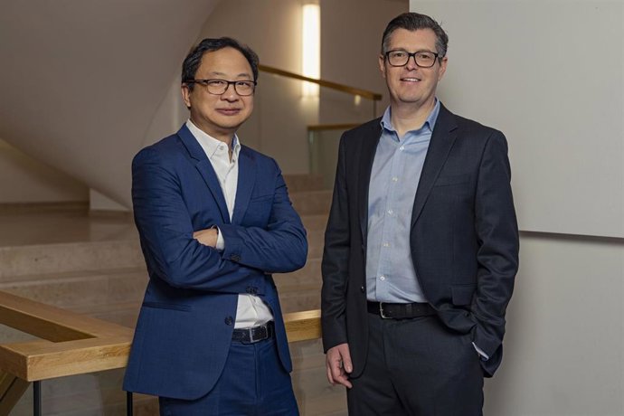 Archivo - De izda a dcha: el responsable de los NextGen Quant de Robeco, Mike Chen, y el responsable de ETF, Nick King.