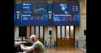 El Ibex 35 se deja un 4,8% en la media sesión, una de las mayores caídas de la última década