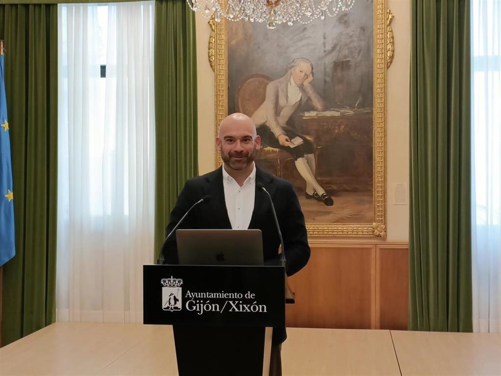 Elconcejal de Urbanismo del Ayuntamiento de Gijón, Jesús Martínez Salvador, en rueda de prensa en el Consistorio gijonés.