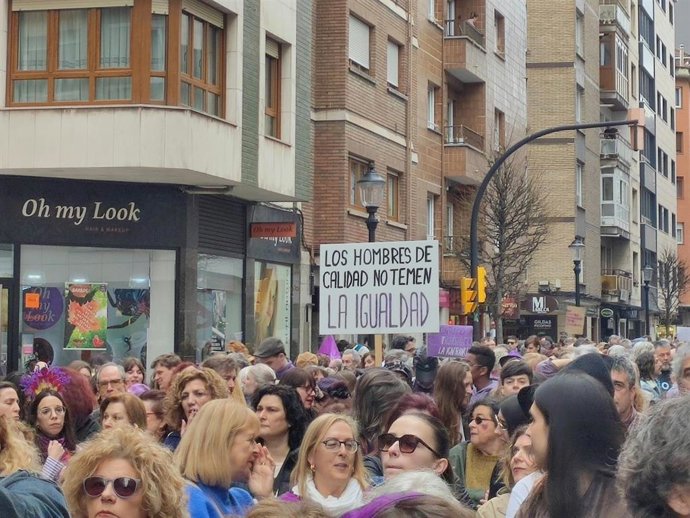 Archivo - Manifestación en Gijón por el 8M