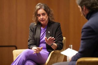 La consejera de Sostenibilidad y Medio Ambiente, Catalina García, este martes con el delegado de Europa Press Andalucía, Francisco Morón, en los Desayunos Informativos de la Agencia que cuentan con la colaboración de la Fundación Cajasol. 