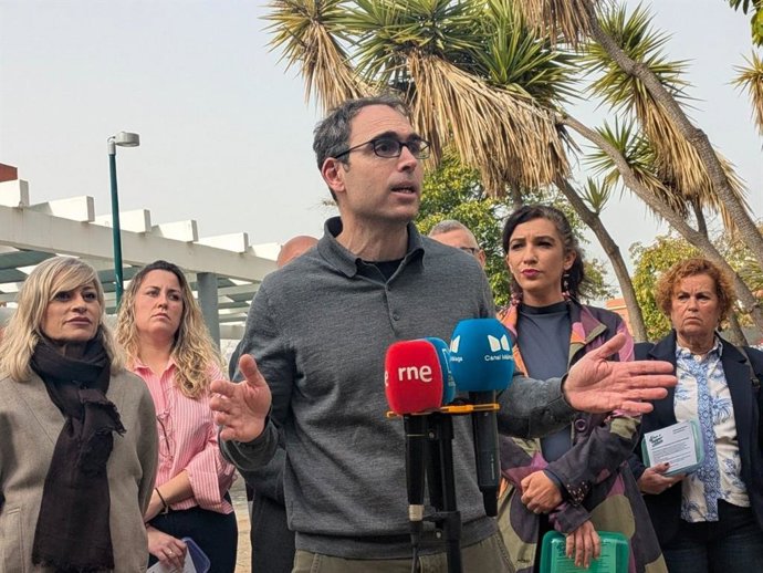 El coordinador general de IU Andalucía y diputado en el Congreso, Toni Valero, atiende a los medios