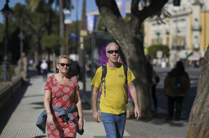 Archivo - Aumento de temperaturas. En Sevilla, a 04 de febrero de 2020.