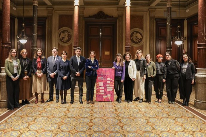 Miembos de la Junta de Gobierno del ICAB y de la Comissió de Dones, este martes 3 de marzo de 2026