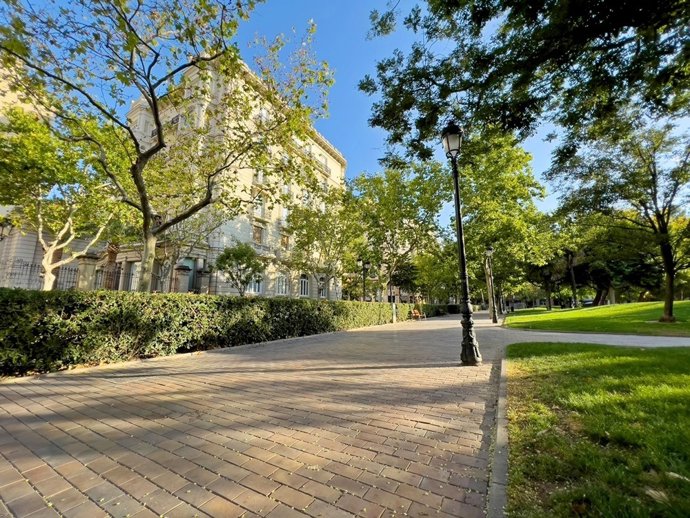 Archivo - Plaza de Los Sitios de Zargoza, donde se renovará el arbolado y las zonas verdes