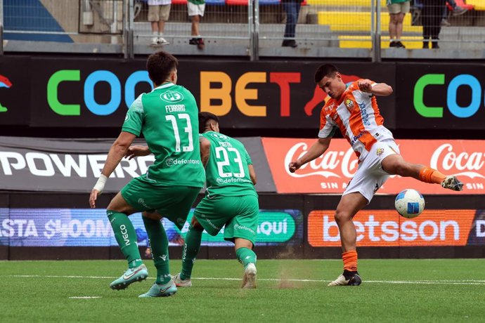 Futbol, Audax Italiano vs Cobresal Fecha 26, Liga de Primera 2025. El jugador de Cobresal Christian Moreno es fotografiado durante un partido de primera division contra Audax Italiano disputado en el estadio Bicentenario de La Florida en Santiago, Chile.
