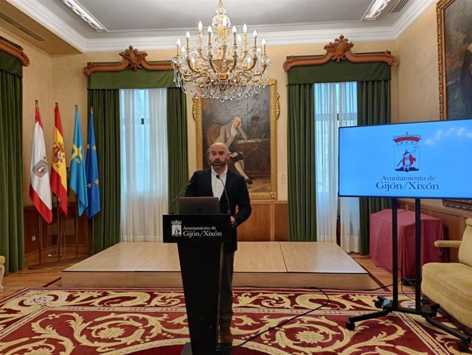 El portavoz de la Junta de Gobierno de Gijón, Jesús Martínez Salvador, en rueda de prensa en el Consistorio gijonés.