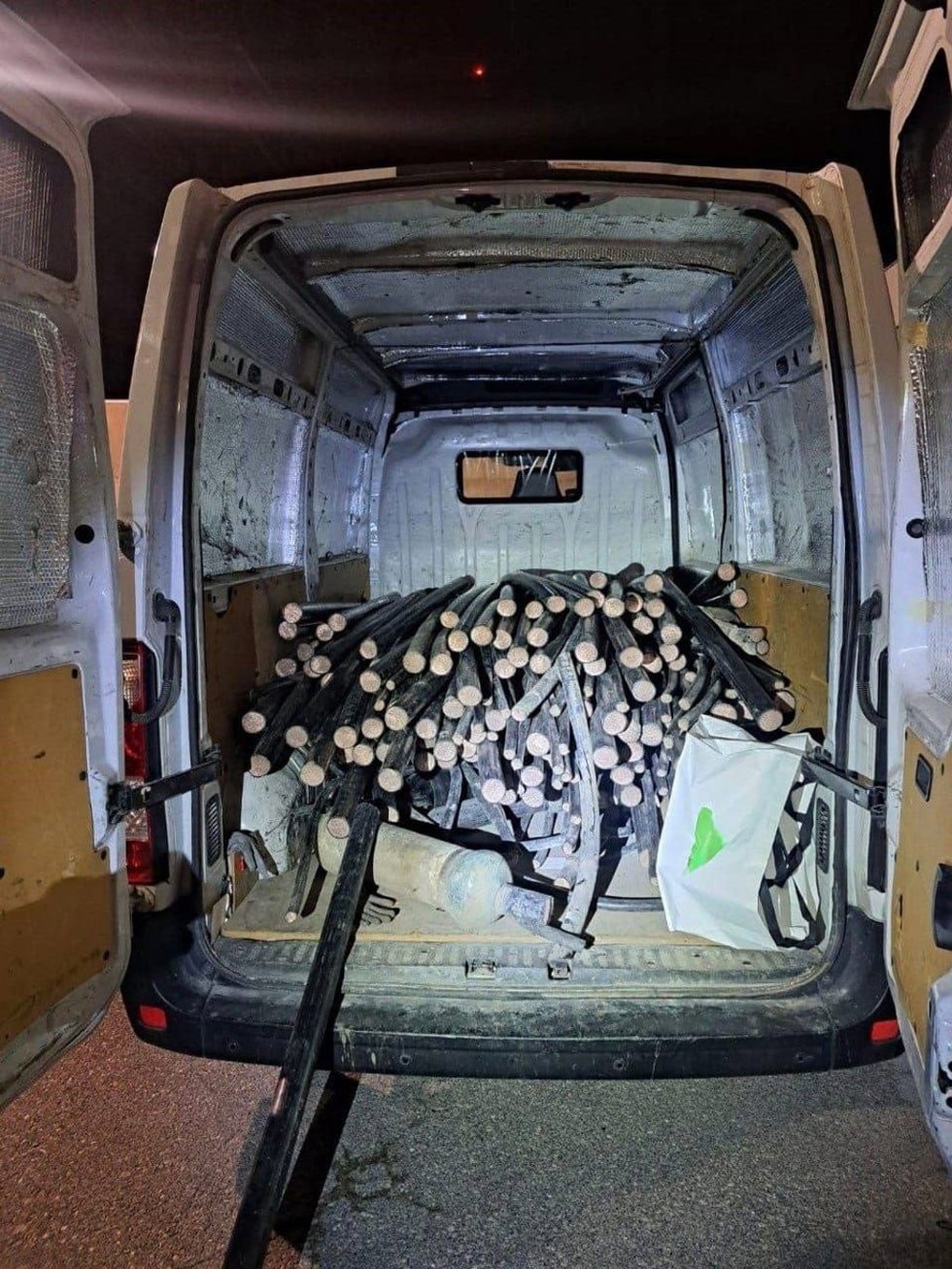 Dos detenidos en l'Ampolla (Tarragona) por transportar 3.000 kilos de cobre sin acreditar su origen