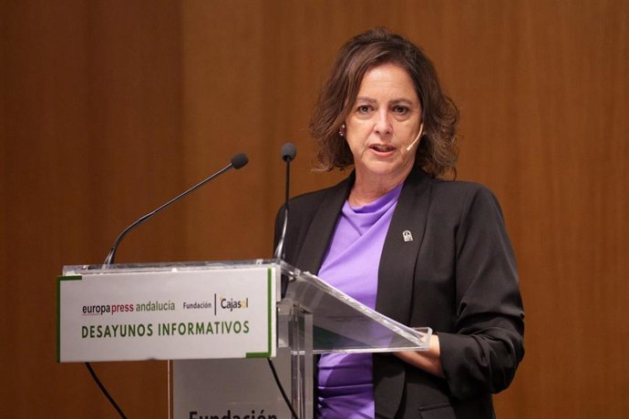 La consejera de Sostenibilidad y Medio Ambiente, Catalina García, en el desayuno informativo de Europa Press en la Fundación Cajasol el 3 de marzo de 2026.