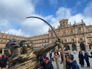 Identificado en Salamanca el autor de daños a la escultura de Xu Hongfei.