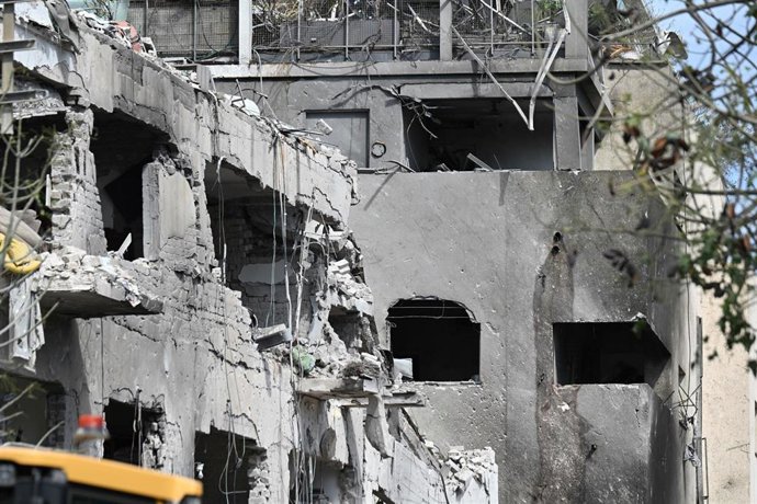 Efectos de la caída de una bomba en Tel Aviv.