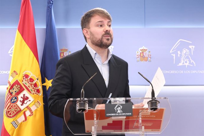 El diputado de Compromís Alberto Ibáñez durante una rueda de prensa en el Congreso, a 24 de febrero de 2026, en Madrid (España).