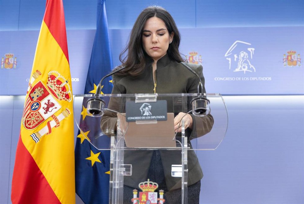 La portavoz de Vox en el Congreso, Pepa Millán, durante una rueda de prensa, en el Congreso.