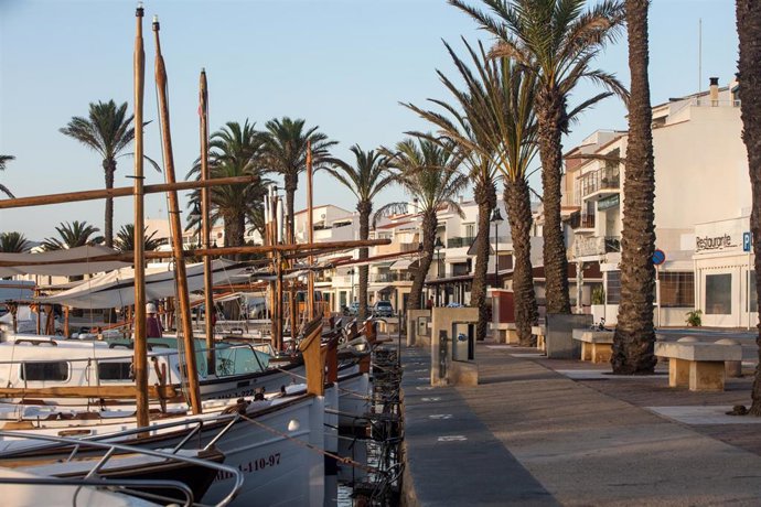 Archivo - El puerto de Fornells, en Menorca.