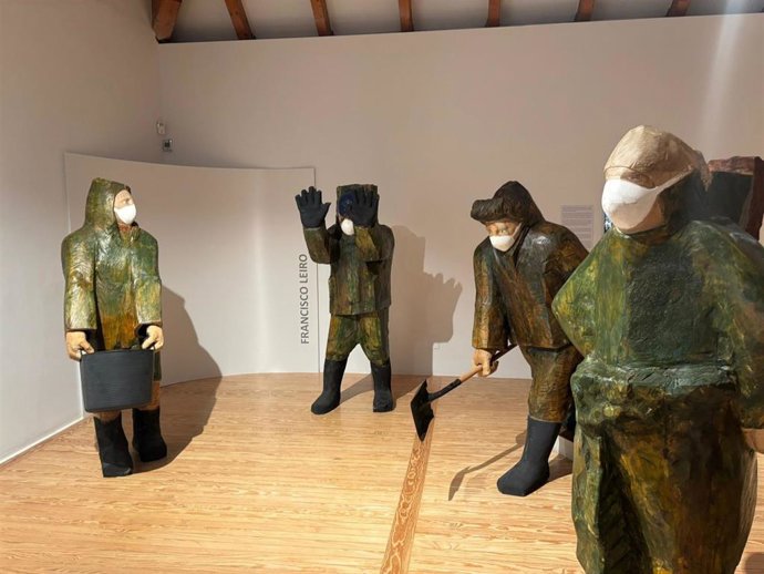 Recolectoras, de Francisco Leiro (2003).  Obra expuesta en la muestra 'Espacio y Tiempo. La escultura en la Colección Abanca'