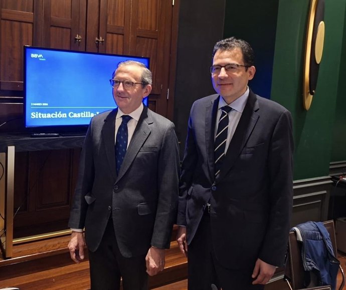 Miguel Cardoso, economista jefe de BBVA Research para España, y Juan Carlos Hidalgo, director de la territorial centro de BBVA en España.