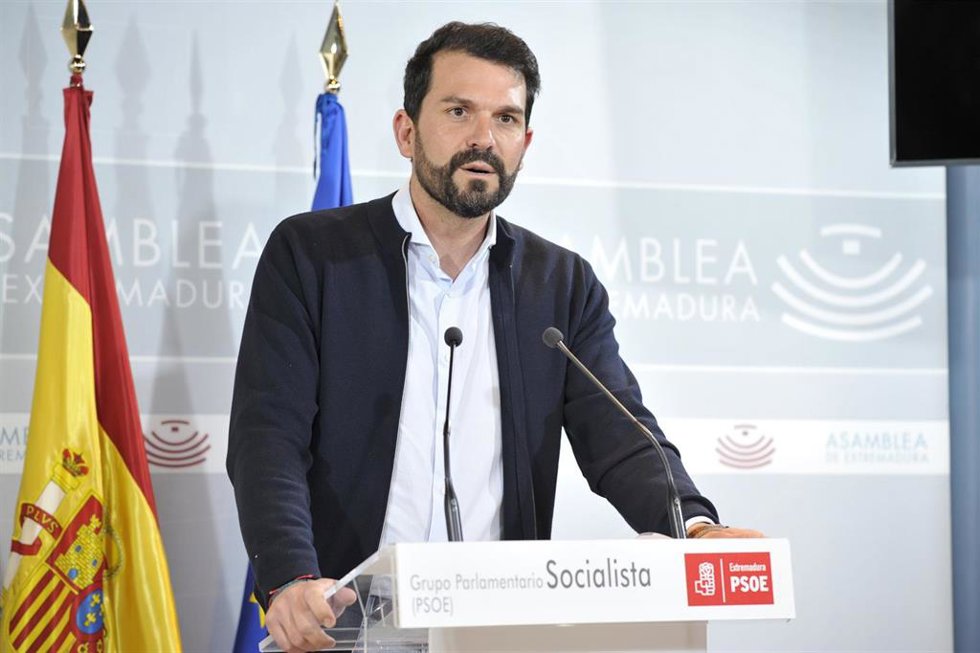 El portavoz adjunto del Grupo Parlamentario Socialista en la Asamblea, Álvaro Sánchez Cotrina, en rueda de prensa