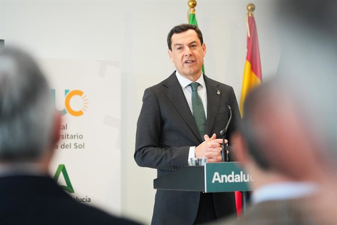 El presidente de la Junta de Andalucía, Juanma Moreno, este martes en el acto de inauguración de las nuevas instalaciones del Hospital Universitario Costa del Sol de Marbella (Málaga).