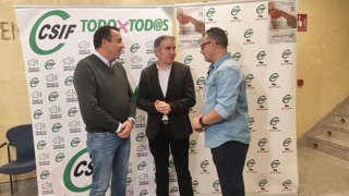 Lama (i), Castro y Guiu en el encuentro autonómico de delegados del CSIF celebrado en Soria.