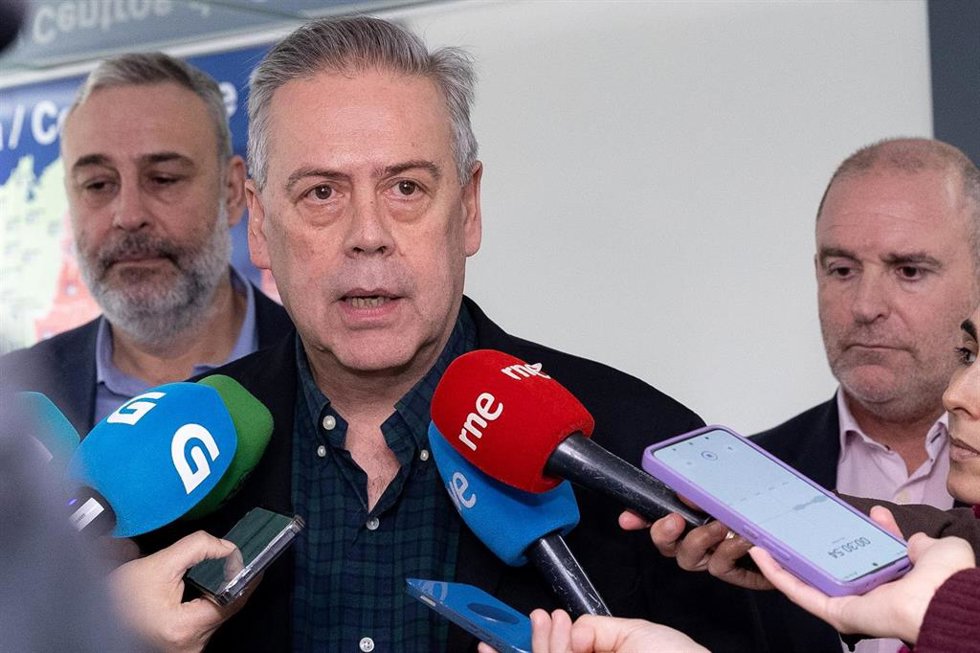 Archivo - El conselleiro de Sanidade, Antonio Gómez Caamaño, en declaraciones a los medios.