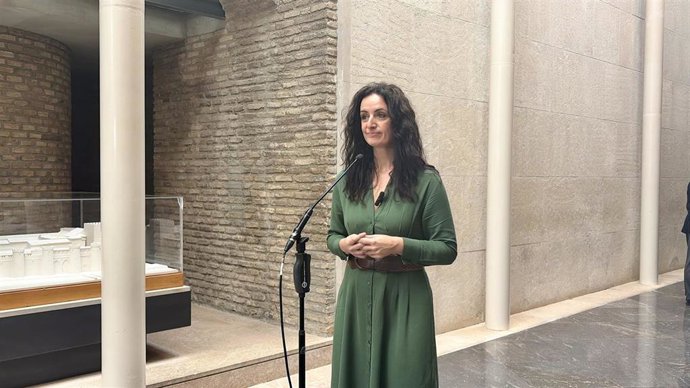 La diputada de IU-Movimiento Sumar, Marta Abengochea, en declaraciones a los medios de comunicación tras el pleno de constitución de las Cortes de Aragón en la XII Legislatura.