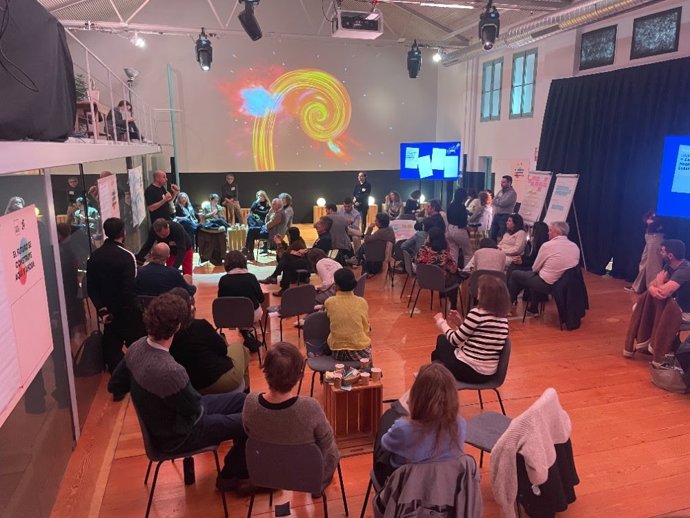 Participantes en la sesión ‘Futuros globales, impactos locales’.