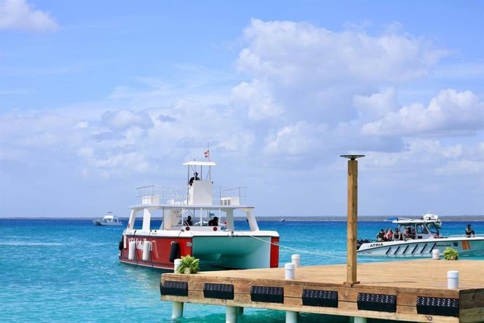 W2M inaugura el muelle KlübCatalina en República Dominicana y aumentará su flota de barcos Aeroyatch este año.