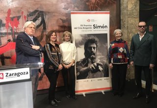 Presentación del Premio Simón de Honor a la referente de la educación audiovisual, Leonor Bruna (de blanco)