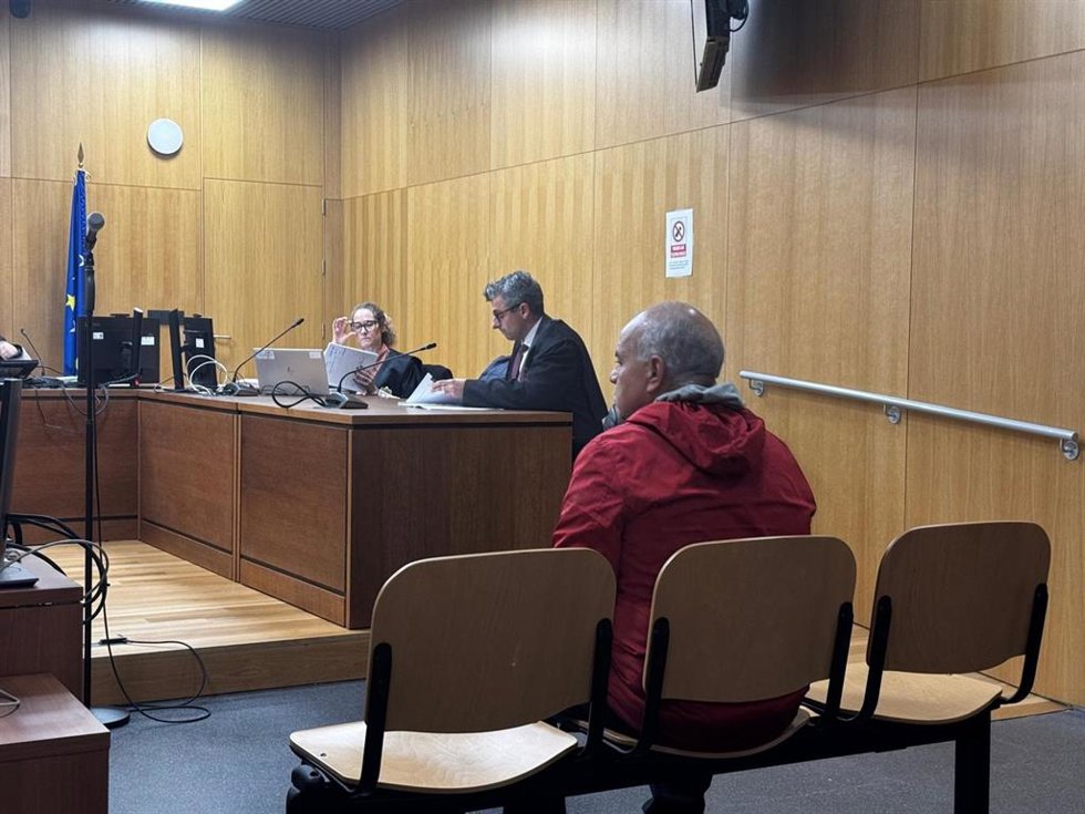 Un hombre acusado de un delito de agresión sexual a una chica de 17 años niega los hechos en el Juzgado de lo Penal número 2 de Ourense