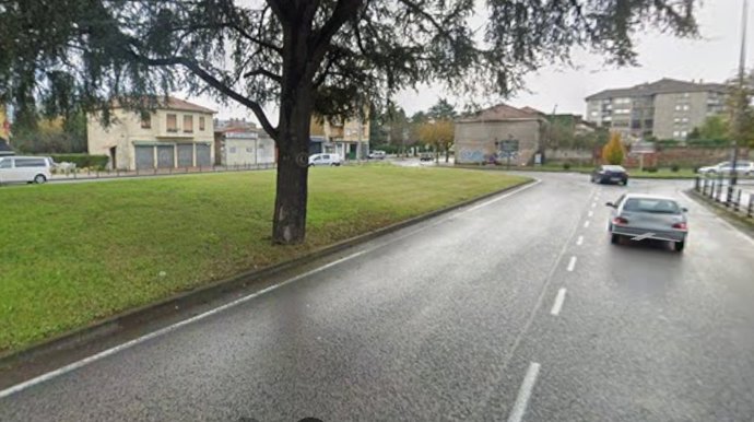 Archivo - Rotonda junto al IES Miguel Herrero