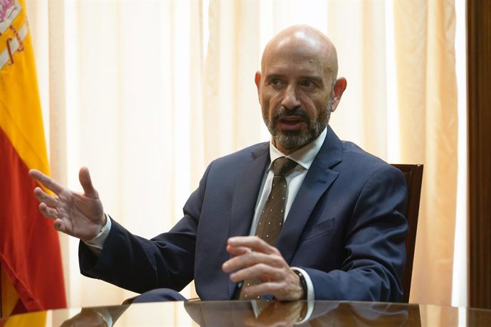 Archivo - El Subdelegado del Gobierno de Málaga, Francisco Javier Salas Ruiz, posa durante la entrevista realizada a Europa Press, a 27 de febrero de 2024 en Málaga (Andalucía, España).