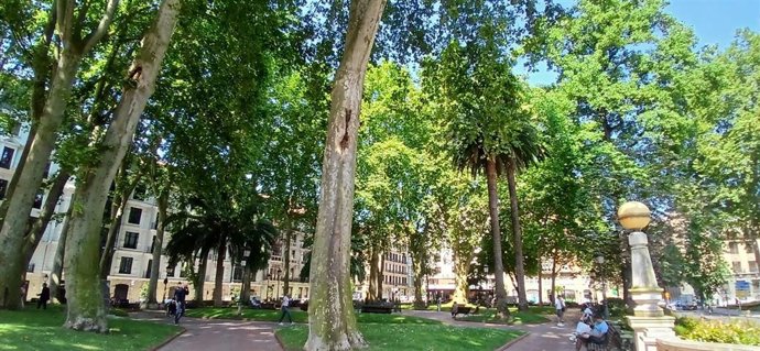 Archivo - Jardines de Albia en Bilbao, refugio climático.