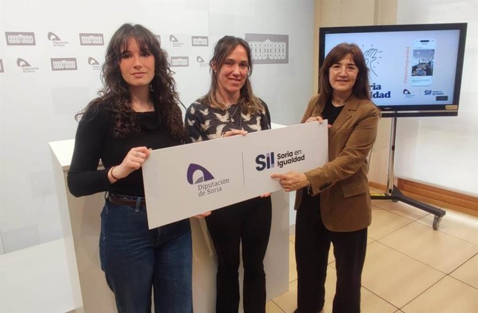 Aroa Martínez, Verónica Aza y Laura Prieto durante la presentación de la nueva estrategia de Diputación de Soria.