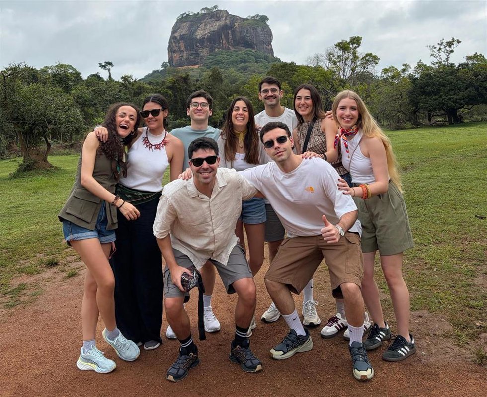 Grupo de jóvenes andaluces atrapados en Molombo (Sri Lanka), afectados por el cierre del espacio aéreo a causa de la ofensiva de Estados Unidos e Israel a Irán.