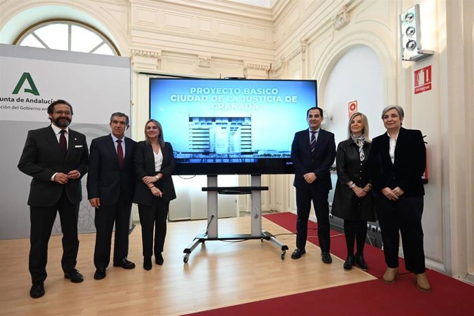 Presentación a los operadores jurídicos del Proyecto Básico para transformar el edificio El Cubo en la primera fase de la Ciudad de la Justicia de Granada.