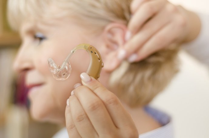 Archivo - Arquivo - Aparelho auditivo