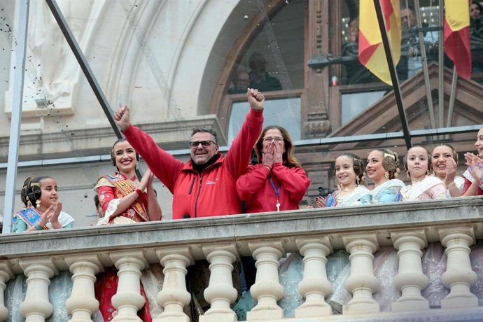 Alto Palancia desafia al mal temps amb una "apoteòsica" mascletà de 190 quilos de pólvora: "Ha eixit redona"