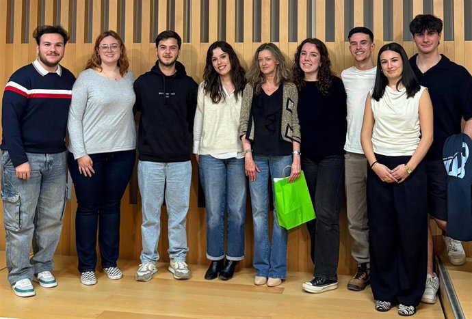 Junta Directiva de la Asociación de Biotecnólogos de León, que organiza el ciclo 'ConCiencia' en que participa este jueves la profesora de la ULE Aroa Suárez.