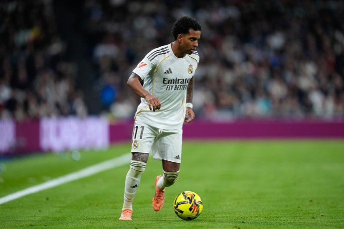 Archivo - Rodrygo of Real Madrid CF runs with the ball during the Spanish League, LaLiga EA Sports, football match played between Real Madrid and Real Betis Balompie at Berabeu stadium on January 04, 2026, in Madrid, Spain.