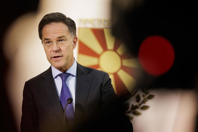 El secretari general de l'OTAN, Mark Rutte, durant una roda de premsa conjunta amb la presidenta de Macedònia del Nord, Gordana Siljanovska-Davkova.