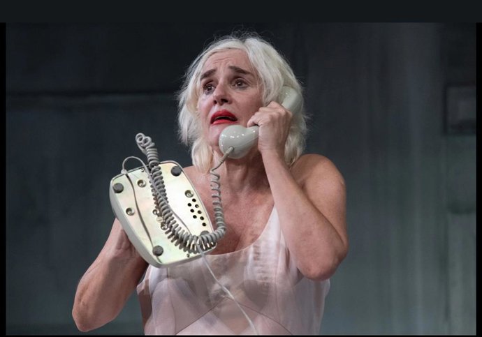 La actriz Anabel Alonso interpretando a Murielle en 'La mujer rota'