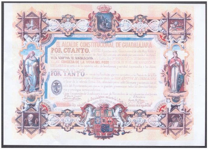 Diploma acreditativo de la condición de hija adoptiva de Guadalajara de María Diega Desmaissières y Sevillano.