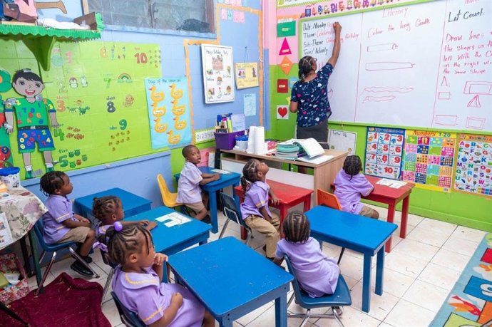 RIU refuerza su compromiso social en el Caribe con nuevos proyectos educativos en Bahamas y Jamaica