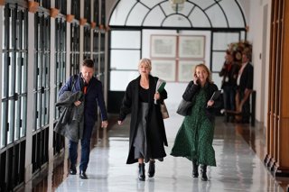 La consejera de Cultura y Deporte, Patricia del Pozo, en el centro en la imagen en el Parlamento de Andalucía