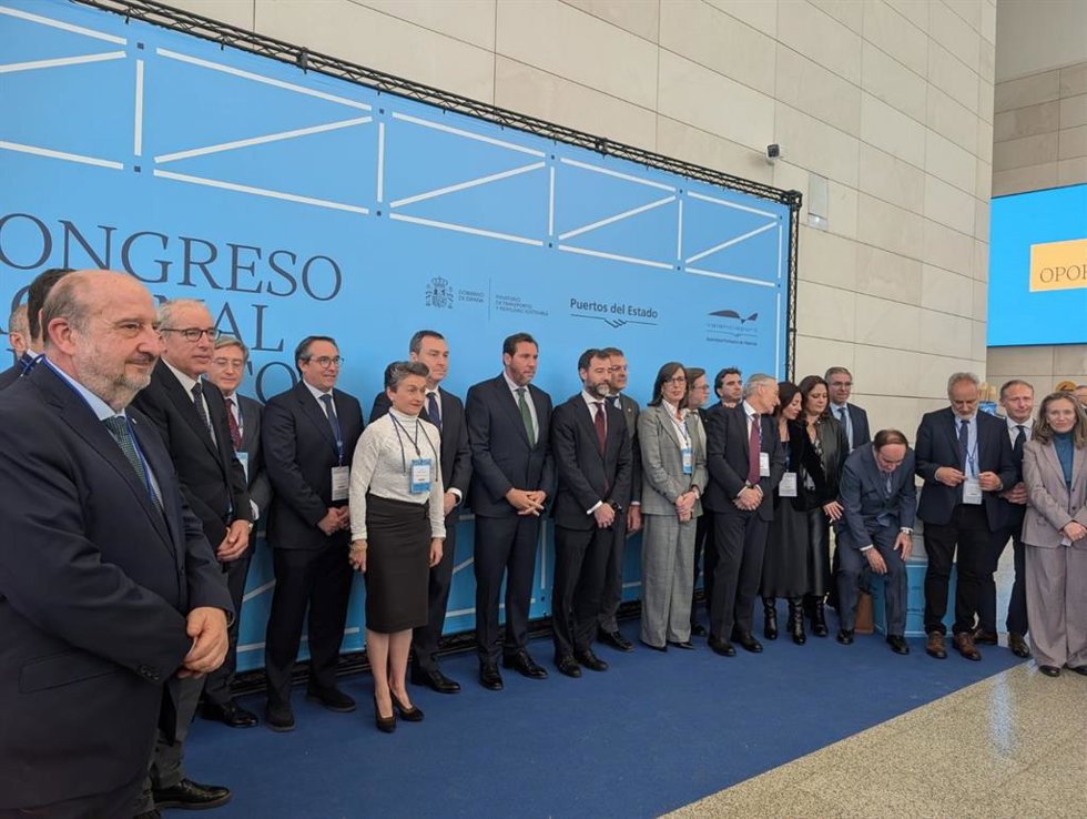 El ministro de Transportes y Movilidad Sostenible, Óscar Puente, en el primer Congreso Nacional Portuario celebrado en Valncia