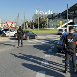 Archivo - Agentes de la Policía Local de Armilla, en una imagen de archivo.